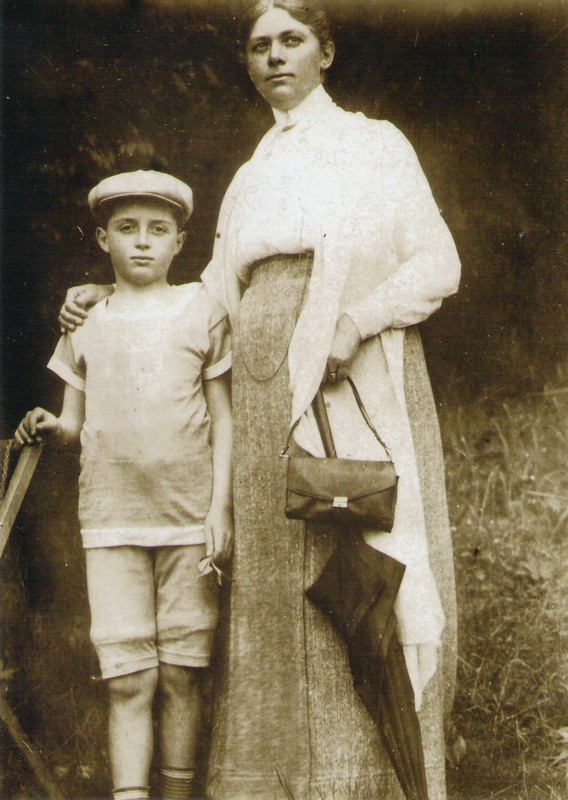 Szymon Bojanowski z matką